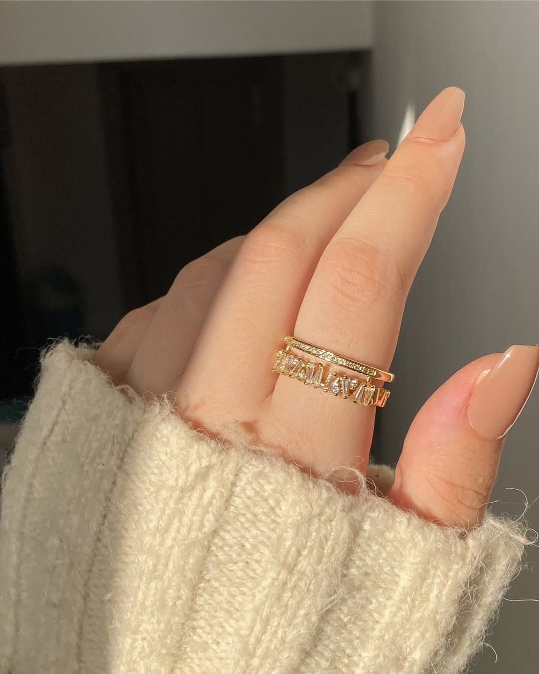 Bague sertie de zircons