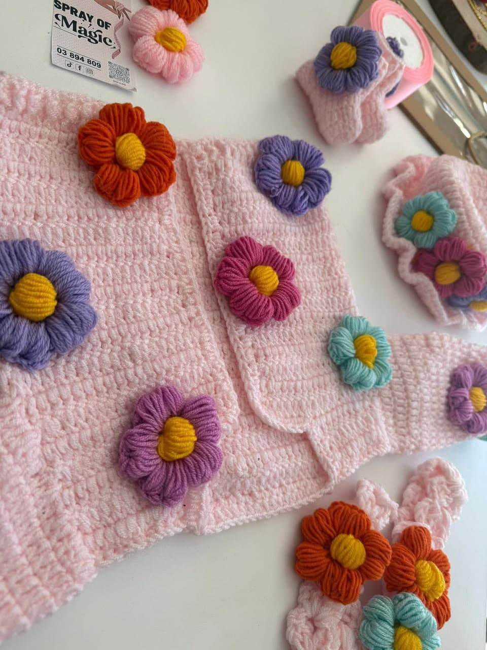 Veste en crochet pour filles aux roses